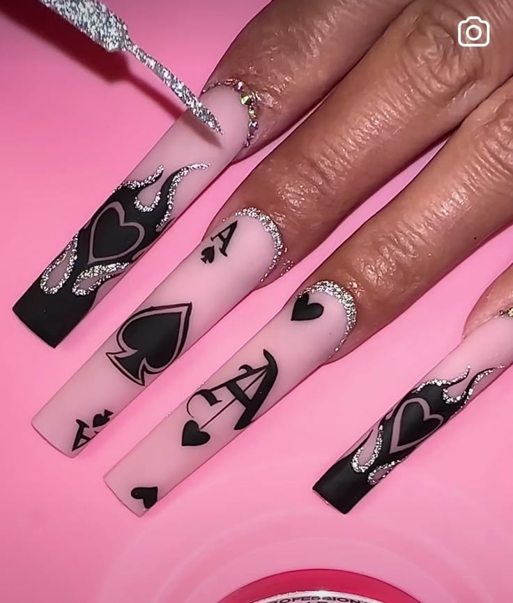 Amor Nails Design, Ace Spade Nails, Nails With Names On Them Ideas, Playing Cards Nail Design, 1996 Nail Design, Queen Of Hearts Nail Ideas, Playing Cards Nail Art, Ace Of Spades Nail Design, Ace Nails Designs