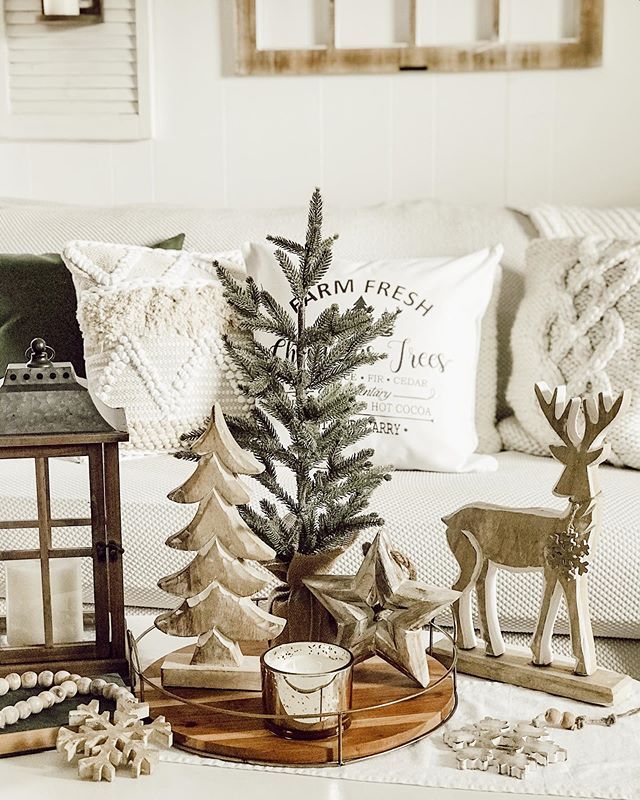 Winter Home Decor Table - No time to search for the items you're looking for? Check out Amazon.com now! Neutral Christmas Centerpiece, Christmas Decor Ideas Coffee Table, Christmas Decor For Coffee Tables, Christmas End Table Decor Ideas, Christmas Coffee Table Decor Living Rooms, Christmas End Table, End Table Christmas Decor, Side Table Christmas Decor, Christmas Side Table Decor