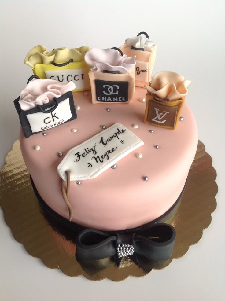 Chanel Cake, Teen Cakes, Gold Birthday Cake, 21st Birthday Cakes, Make Up Cake, 40th Birthday Cakes, Gateaux Cake, Cute Birthday Cakes, Novelty Cakes