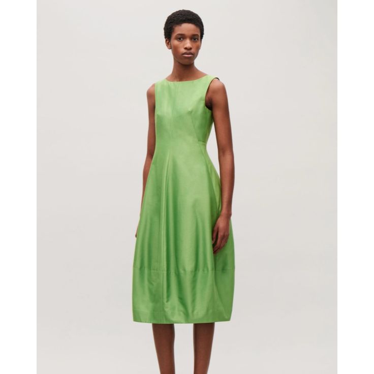 New With Tags Cos Cocoon Green Sleeveless Dress. Size 2 Cocoon Shaped Dress. Made From A Lightly Textured Blend Of Silk And Cotton This Sleeveless Dress Comes In At The Waist And Flares Towards A Cocoon Shaped Skirt. Completed With Casual Inseam Pockets And Hidden Zip Fastening Along The Back. Fully Lined. * Green * Shell: 87% Cotton, 13% Silk, Lining: 100% Cotton Approximate Measurements: Armpit To Armpit - 15” Waist - 12.5” Length - 45” No Trades Bin 100-194 Green Midi Sleeveless Dress, Green Silk A-line Midi Dress, Green Sleeveless Silk Midi Dress, Green Silk Sleeveless Midi Dress, Chic Green Sleeveless Maxi Dress, Chic Green Sleeveless Dress, Spring Silk Sleeveless Knee-length Dress, Chic Silk Sleeveless Evening Dress, Spring Silk Sleeveless Dress