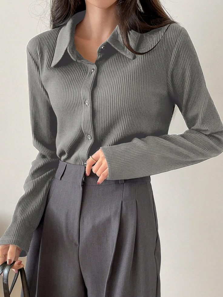 Gris Claro Casual Collar manga larga Tela Liso  Embellished Elástico Alto Primavera/Otoño Navy Blue Shirt Outfit, Office Fits, Kawaii Fashion Outfits, Tomboy Style Outfits, Classy Work Outfits, 가을 패션, Professional Outfits, Casual Style Outfits, Work Fashion