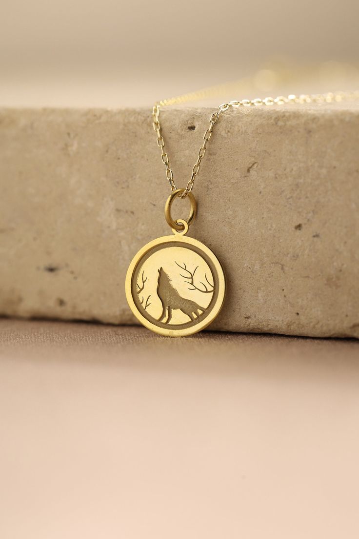 Gold Wolf Pendant - howling Gold Necklace ● Material of pendant: Solid Gold 14k ( REAL GOLD ) ● Metal Stamp: 14k ( REAL GOLD ) ● The pendant is available in 5 sizes: - 12,7 mm / 0.5 inches (Diameter) - 14,0 mm / 0,55 inches ( Diameter ) In the photos - 15,3 mm / 0.6 inches ( Diameter ) - 16,5 mm / 0,65 inches ( Diameter ) - 19,1 mm / 0,75 inches ( Diameter ) ( In the photos the size is 14mm / 0.55 inches Diameter ) ( Jump Ring inner diameter: 4 mm ) ● Material of chain: Solid gold 14k ( REAL GOL Sterling Silver Wolf Design Jewelry Gift, Sterling Silver Wolf Design Necklace As Gift, Sterling Silver Necklace With Wolf Design As Gift, Sterling Silver Necklace With Wolf Design For Gift, Sterling Silver Jewelry With Wolf Design For Gift, Round Wolf Design Jewelry Gift, Wolf Design Round Jewelry Gift, Wolf Pendant, Wolves Pendants