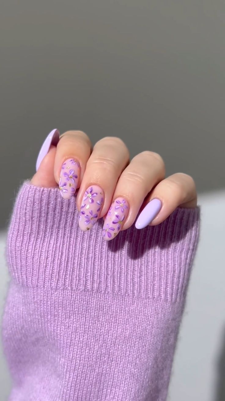 Purple Daisy Nails, Lavender Nail Design, Tangled Nails, Nails Violet, Elegant Nail Designs, Lavender Nails, Drip Nails, Daisy Nails, Purple Daisy