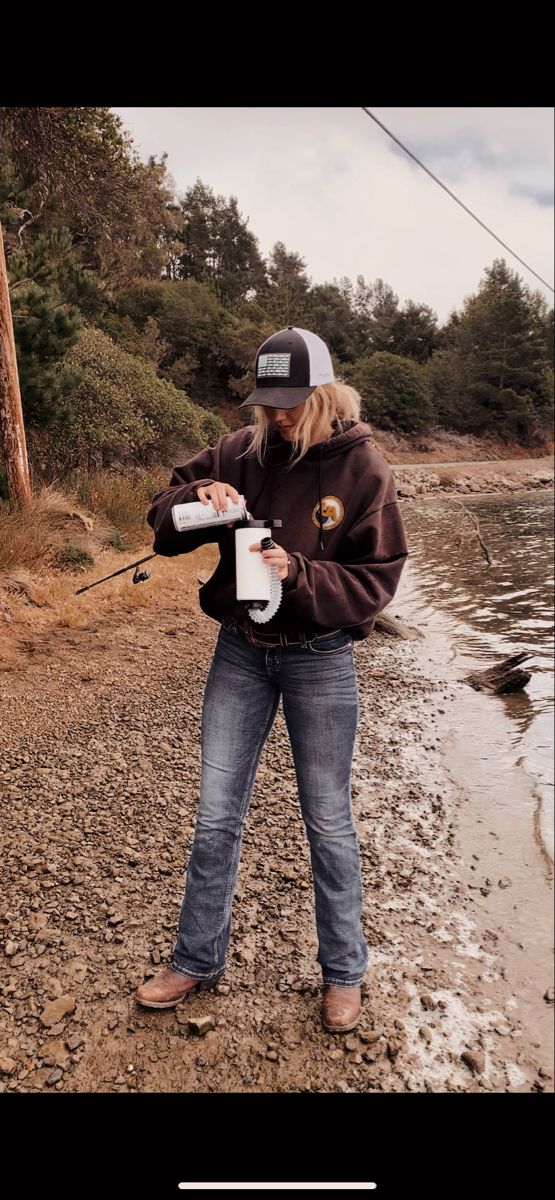 Country Girl Aesthetic, Country Outfits Women, Beer Bong, Trajes Country, Cute Cowgirl Outfits, Casual Country Outfits, Southern Outfits, Country Style Outfits, Western Wear Outfits