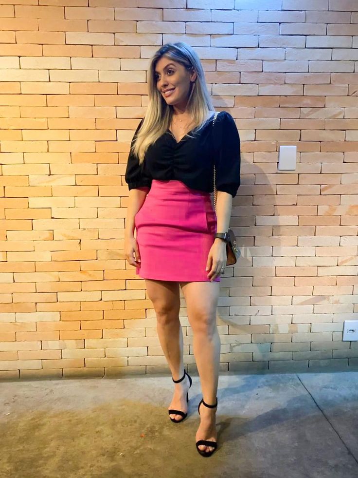 Short Pink Skirt Outfit, Short Pink Dress Outfit, Pink Mini Skirt Outfit, Rita Saraiva, Pink Skirt Outfits, Look Night, Pink Look, Pink Mini Skirt, Miniskirt Outfits