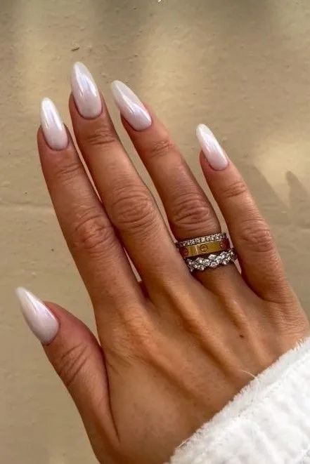 Glazed Donut Nails Glaze White Nails, White Doughnut Glaze Nails, Glowy White Nails, Cloudy White Acrylic Nails Almond, Sheer White Chrome Nails, White Glazed Donut Nails, White Glazed Nails, Honeymoon Nails Ideas, Aesthetic Almond Nails