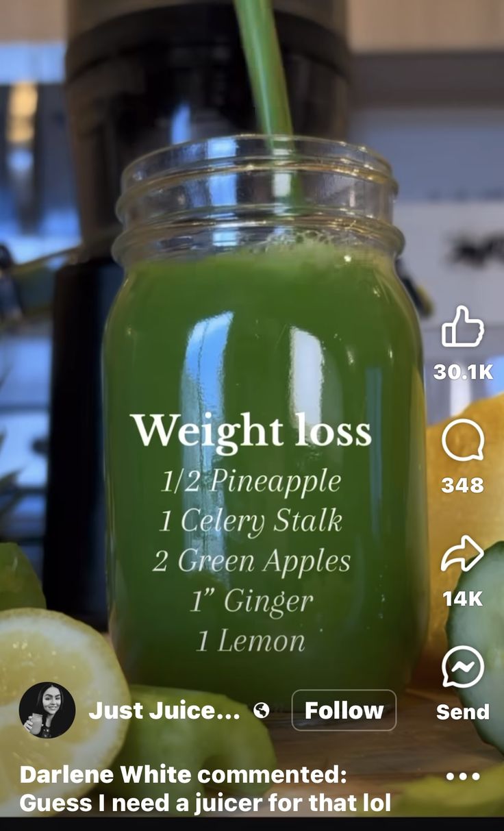 a green smoothie in a mason jar with instructions