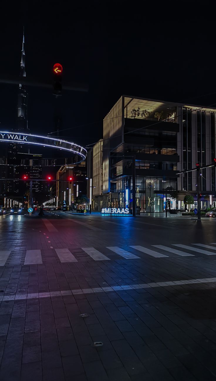 night drive at Traffic lights near Burj Khalifa in City Walk Dubai Aesthetic Night, Dubai Street, City Walk Dubai, Jog Falls, Dubai Vacation, Dubai Aesthetic, Beach Sunset Wallpaper, Winter City, Night Drive