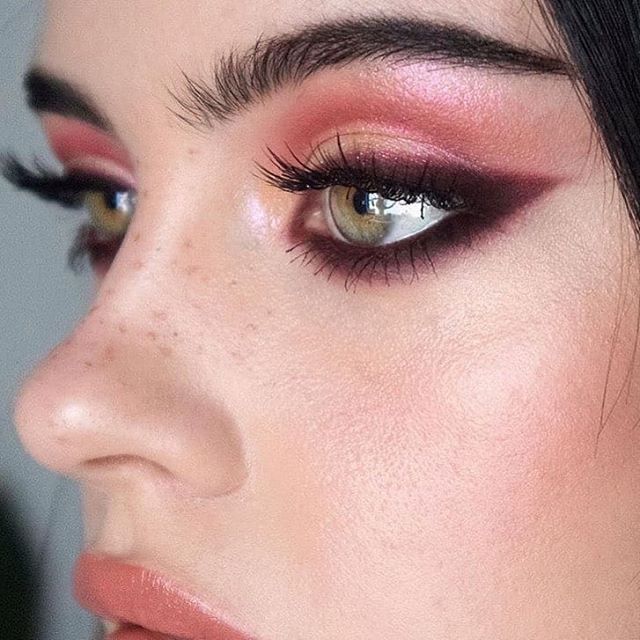 Julia Adams, Berry Tones, Maquillage On Fleek, Mekap Mata, Smink Inspiration, Dope Makeup, Makeup Eye Looks, Make Up Looks, Eye Makeup Art