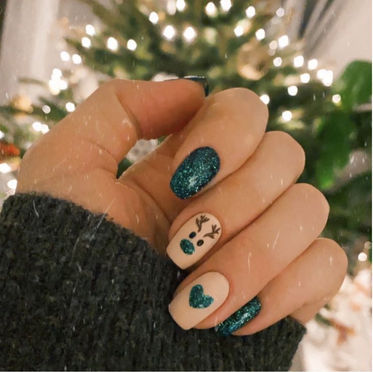 Christmas Gel Nails, Simple Gel Nails, Christmas Nails Acrylic, Festival Nails, Xmas Nails, Christmas Nail Designs, Short Acrylic Nails, Green Nails, Holiday Nails