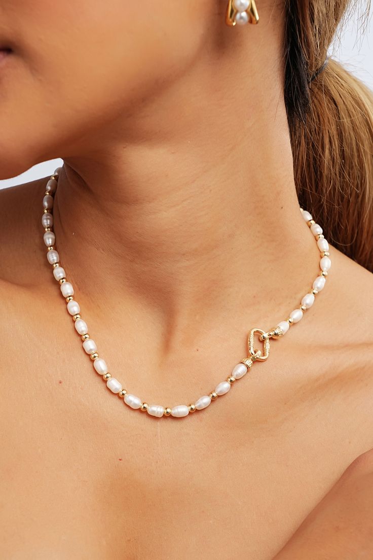 Picture yourself adorned in the delicate pearls of this beaded pearl necklace, exuding effortless charm and sophistication. Ideal for any occasion, from brunch with friends to a romantic evening out, these pearls add a touch of timeless beauty to your ensemble. Feminine White Pearl Chain Necklace, Chic Pearl Necklace With Pearl Charm, Feminine Pearl Drop Necklace, Feminine Pearl White Pearl Necklace, Chic Pearl Beaded Necklaces For Party, Chic Pearl White Necklace With Pearl Charm, Party Pearl Beaded Necklace With Pearl Pendant, Chic Pearl Chain Necklace As Gift, White Pearl Drop Necklace In Feminine Style