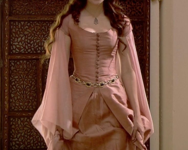 Medieval Princess Aesthetic, Pink Medieval Dress, Narnia Dresses, Medieval Girl, Medieval Princess, Medieval Dresses, Viking Dress, Royal Dresses, Dresses Aesthetic