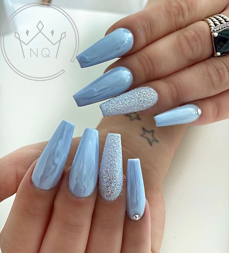 Baby Blue Nails With Glitter, Ongles Baby Blue, Photoshoot Nails, Acrylic Nails Light Blue, Baby Blue Acrylic Nails, Sweet 16 Nails, Shower Nails, Silver Acrylic Nails, Nailart Ideas