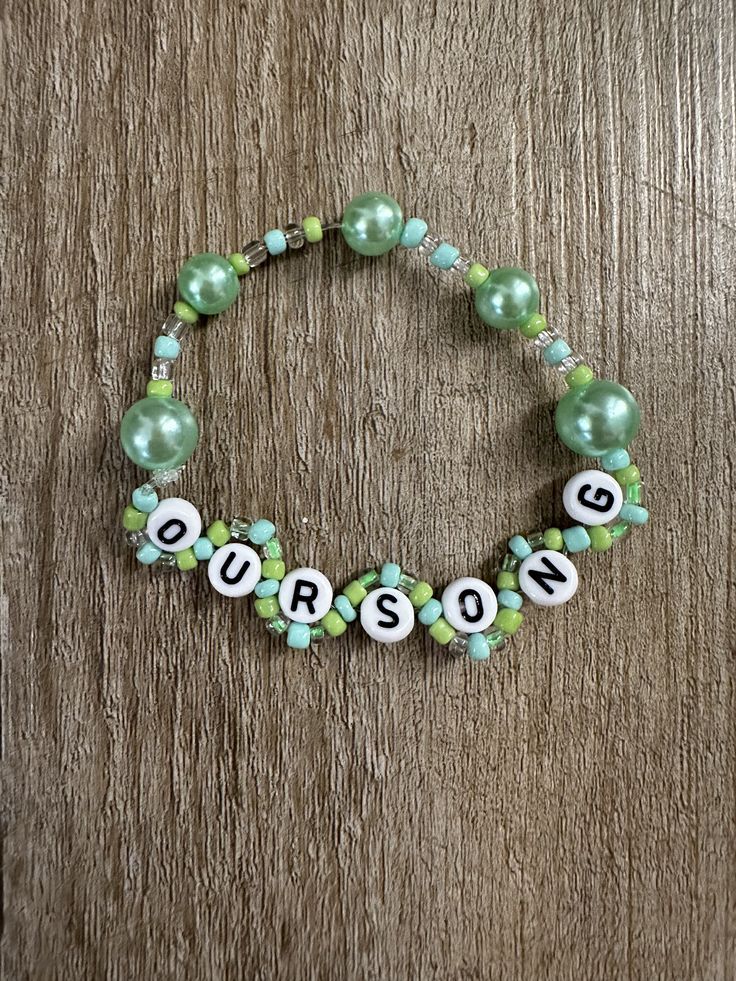 Green Friendship Bracelet, Wavy Bracelet, Cute Friendship Bracelets, Our Song, Bracelet Inspiration, Friendship Bracelets With Beads, Friendship Bracelets Designs, Bracelets With Meaning, Taylor Swift Eras Tour