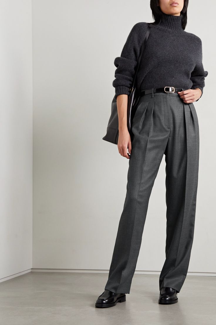 Nili Lotan's 'Abella' pants are made from wool-twill in an endlessly versatile dark-gray hue.  Designed to sit high on the waist, they have sharp pleats and fall to straight legs with pressed creases through the front. Wear yours as part of a monochrome outfit with a tonal blazer or sweater. Dark Gray Pants Outfit, Wide Leg Trousers Outfit, Slacks Outfit, Grey Pants Outfit, Androgynous Outfits, Androgynous Style, Pants For Woman, Grey Slacks, Trouser Outfit