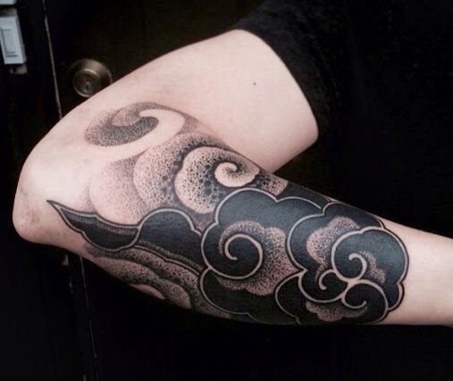 Black Cloud Tattoo, Japanese Cloud Tattoo, Cloud Tattoo Sleeve, Tattoo Wave, Mangas Tattoo, Blackout Tattoo, Wave Tattoo, Naruto Tattoo, Cloud Tattoo