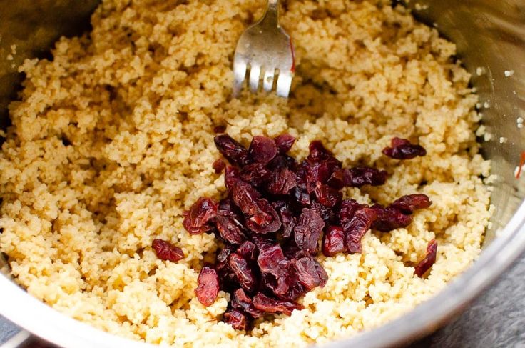 This Persian Saffron Couscous is a great healthy recipe. You won't believe how quick & easy it is to cook. Couscous flavoured with stock, saffron, dried cranberries, Ras el Hanout, lemon and Olive Oil. Great served up as a side dish with Persian, Morrocan, Mediterranean or Israeli meals. Or serve cold as part of a salad, Vegetarian & Vegan Friendly too! Saffron Couscous, What Is Couscous, Cook Couscous, Couscous Healthy, Salad Vegetarian, Couscous Recipes, Ras El Hanout, Mediterranean Dishes, Dried Cranberries