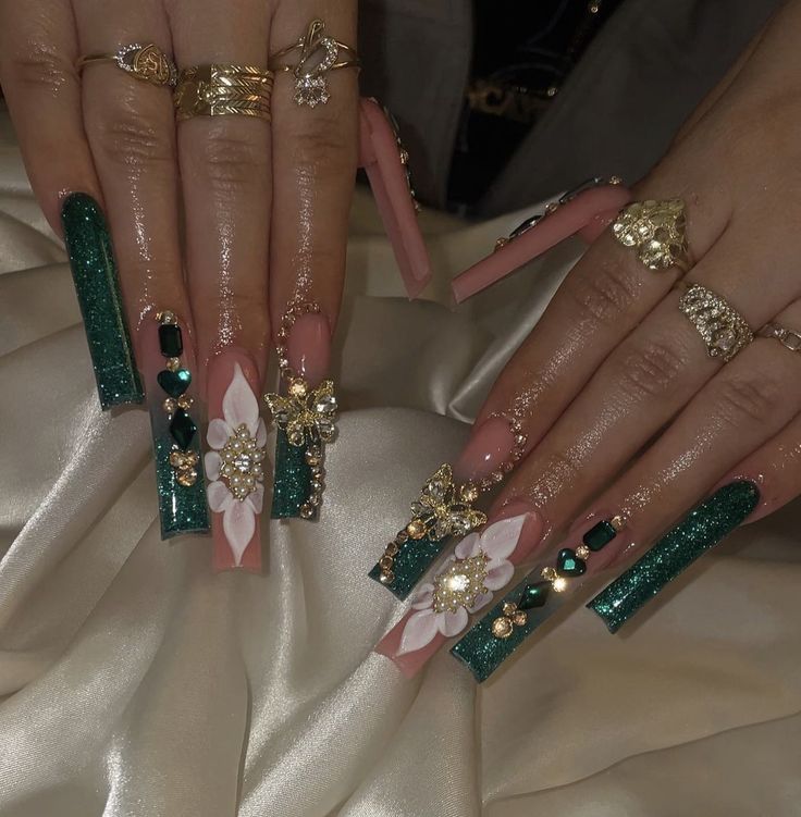 Sweet 16 Nails, Mexican Nails, Quince Nails, Quinceanera Nails, Emerald Nails, Gold Acrylic Nails, Almond Acrylic, Green Acrylic Nails, Green Nail Designs