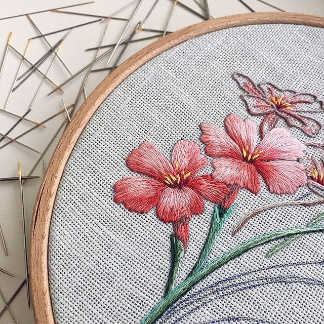 a close up of a embroidery with flowers on it