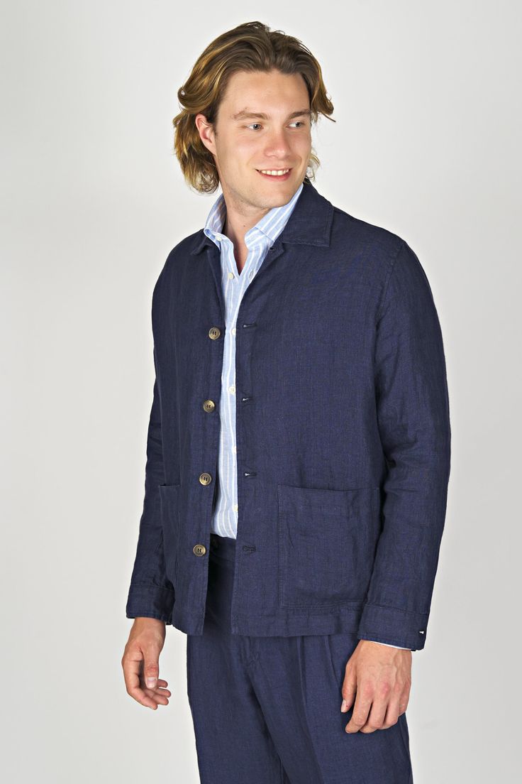 Expertly crafted from high-quality linen, this deconstructed overshirt offers a lightweight and breathable option for any occasion. Suit Shoes, Short Shirts, Tie And Pocket Square, Pocket Square, Suspenders, Bermuda Shorts, Bag Accessories, Knitwear, Trousers