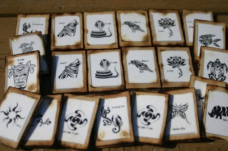 many different kinds of cookies with designs on them