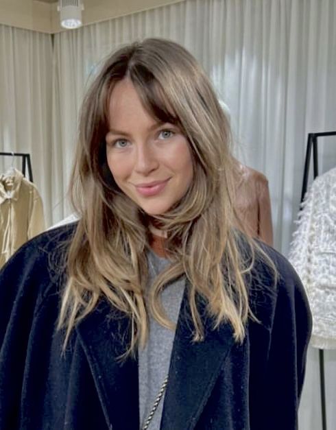 Alyssa Miller Bangs, Light Cappuccino Brown Hair, Emma Connolly Hair, Long Effortless Hair, Curtain Bangs No Layers Long Hair, Low Commitment Bangs, Dark Blonde Hair Bangs, Brunette Scandi Hairline, Emma Louise Connolly Hair