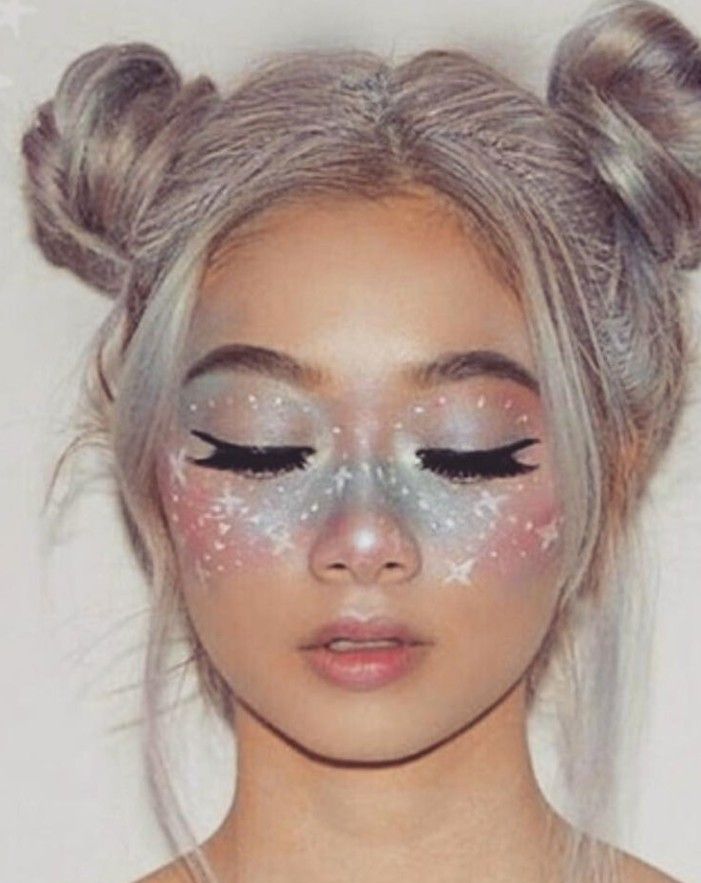 Halloweenský Makeup, Alien Makeup, Space Makeup, Galaxy Makeup, Face Art Makeup, Space Buns, Rave Makeup, Halloween Makeup Inspiration, Cool Makeup Looks