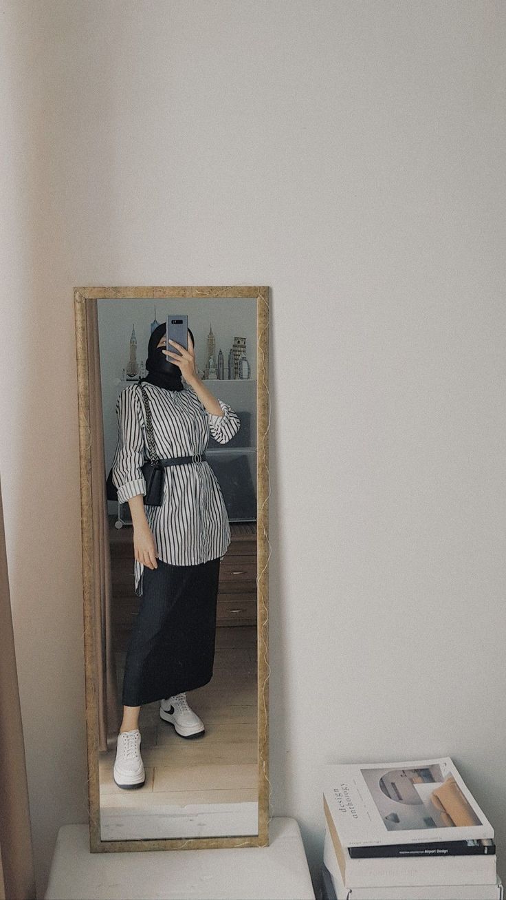 Modest Office Outfits Muslim, Minimalist Hijab Outfit, Office Outfits Women Hijab, Ootd Tunik Hijab, Outfit Hijab Casual Rok, Kuliah Outfit, Ootd Ngampus, Outfit Ngampus, Muslimah Fashion Casual