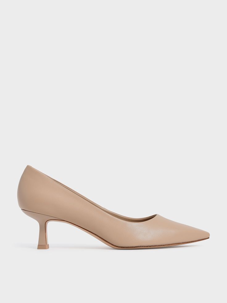 Not sure what the dress code calls for? Slip on these pumps to keep your outfit versatile. The pointed-toe design delivers a refined and formal look, while the nude hue and 5.5cm kitten heel offers a more smart-casual feel. For an outfit that you can�t go wrong with, style them with a midi cami dress and a chain-handle hobo bag. Nude Kitten Heel Shoes, Kitten Heels Outfit, Work Pumps, Work Capsule, Beautiful Wardrobe, Eyewear Chain, Computer Basic, Work Shoes Women, Kitten Heel Shoes