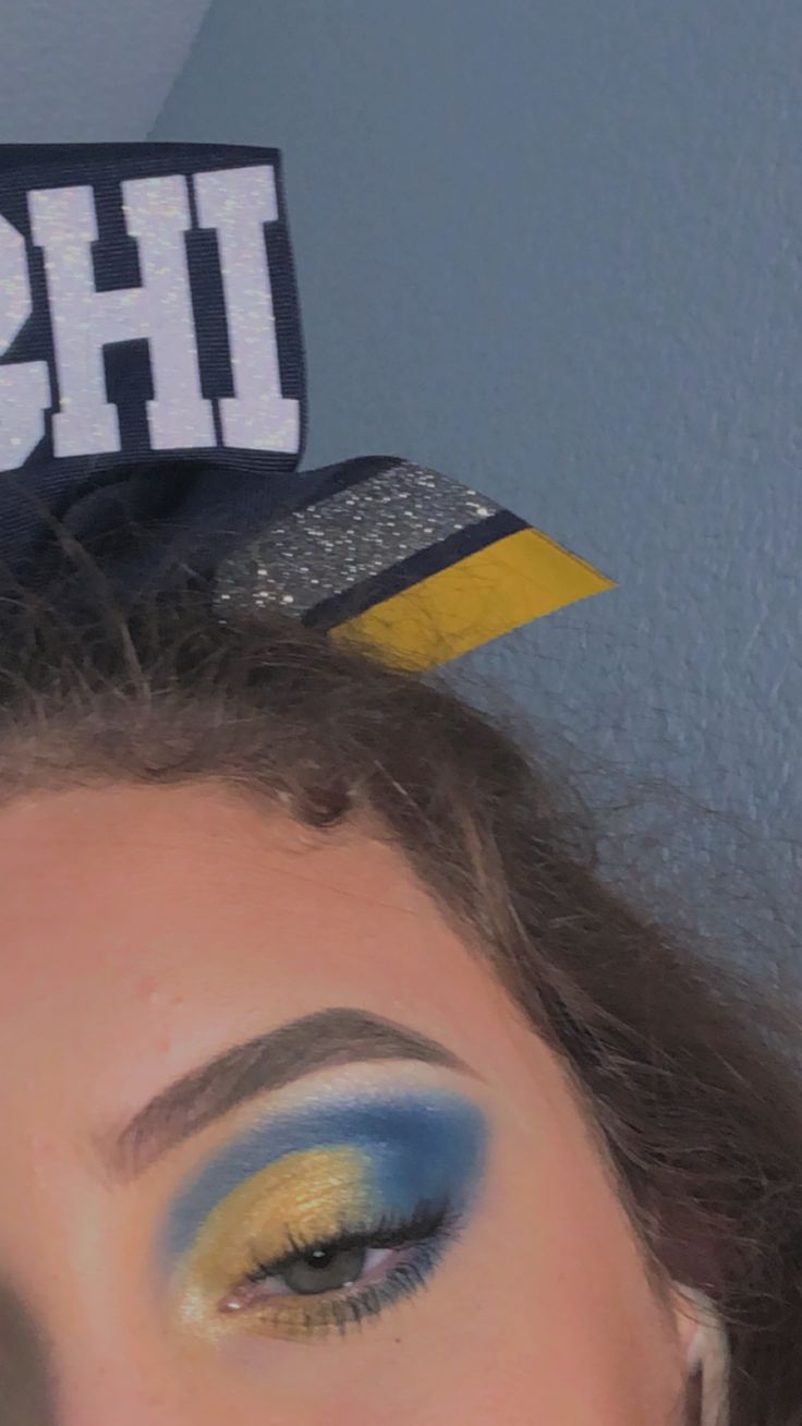 Cheer Dance Makeup, Cheerleading Makeup Ideas Glitter, Competitive Cheer Makeup, Cheer Leader Makeup, Cheer Eyeshadow, Cheerleading Makeup Ideas, Cheer Makeup Ideas, Cheer Makeup Looks, Cheer Comp Makeup