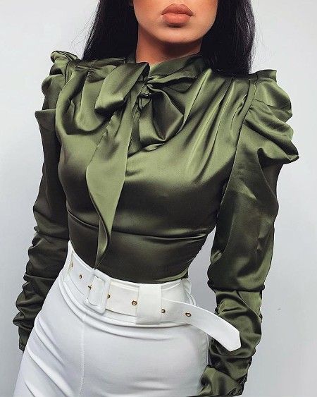 Rok Outfit, Satin Bluse, Soiree Dress, Satin Blouses, Elegantes Outfit, Satin Blouse, Trend Fashion, Beautiful Blouses, Tie Neck