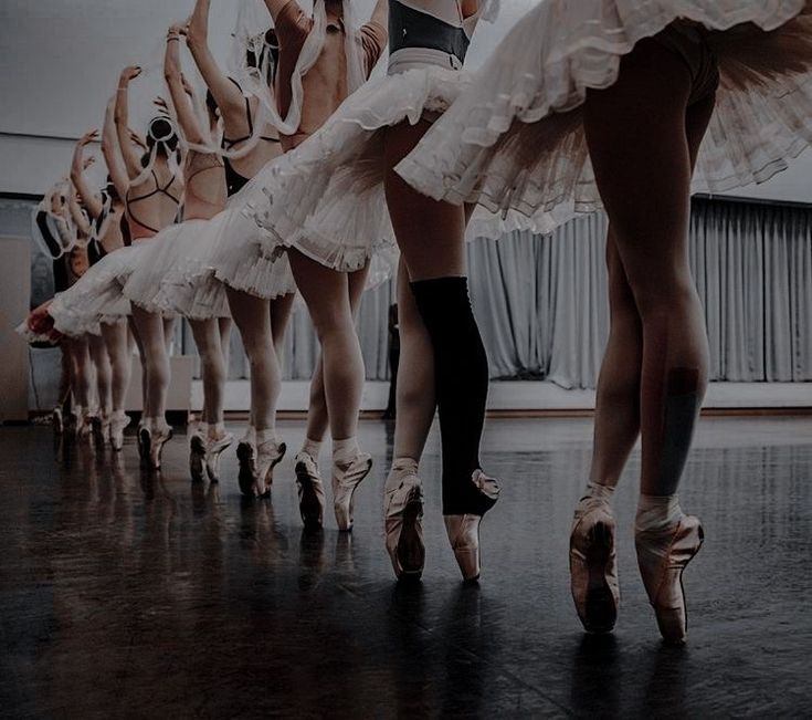 there are many ballet dancers in line with their feet on the dancefloors