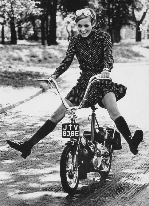 Bicycle Riding Twiggy Lawson, Colleen Corby, Twiggy Fashion, Jean Shrimpton, Very Important Person, Swinging Sixties, I Want To Ride My Bicycle, 1960s Fashion, 60s Fashion