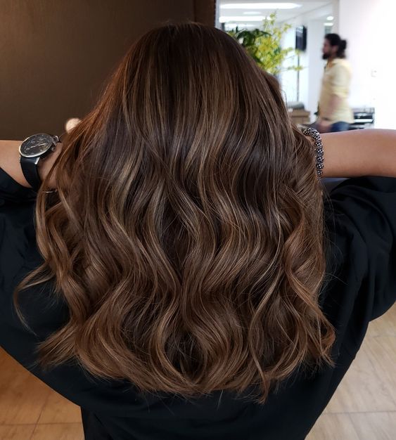 Bronze Caramel Brunette, Illumina Color Wella, Brown Hair Looks, Brown Hair Inspo, Brunette Hair With Highlights, Planet Necklace, Brunette Balayage Hair, Brown Hair Balayage, Balayage Brunette