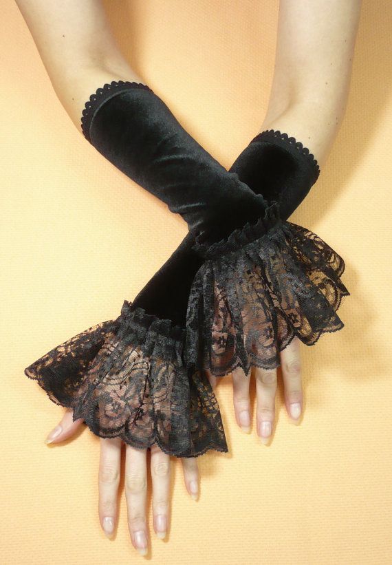 Manset Lengan, Vampire Halloween Costume, Velvet Gloves, Velvet Glove, Vampire Halloween, Vampire Costume, Gloves Fashion, Halloween Vampire, Lace Cuffs