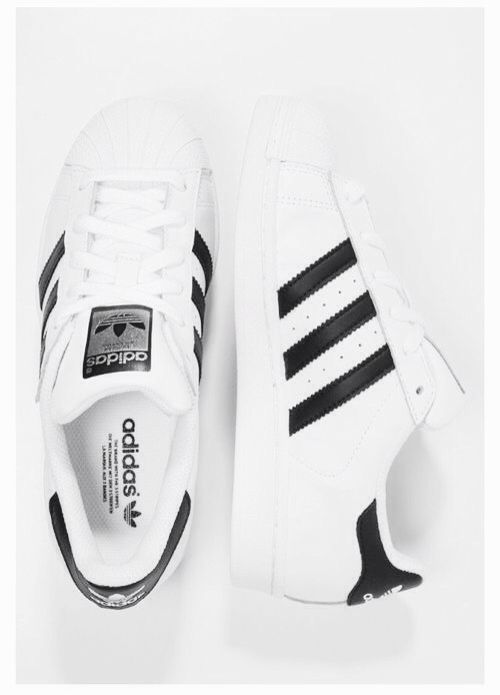 Baskets Adidas, Adidas Originals Superstar, White Core, Sneakers Adidas, Adidas Sneaker, Original Fashion, Star Sneakers, Super Star, Trendy Sneakers