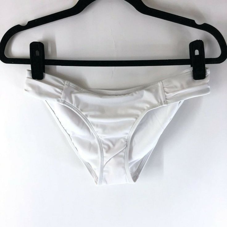 Lands End Bikini Bottom Stretch Ruched White Size S 6-8 New Without Tags! Waist: 14.5" Front Rise: 8" Comes From A Smoke Free Home. Feel Free To Ask Any Questions You May Have. Thanks For Looking! White Stretch Bottoms For Beach Party, White Stretch Bottoms For Pool, Fitted Ruched Bottoms For Sunbathing, White Tie-side Bottoms For Sunbathing, White Stretch Swimming Bottoms, Elastic Summer Swimwear, Spring Brief Bottoms For Beach Party, White Beach Bottoms In Brief Style, White Beach Brief Bottoms