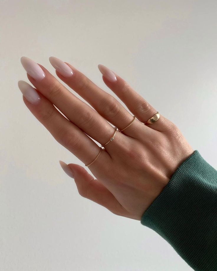 Lisa Gozlan, Milky Nails, Plain Nails, Cute Summer Nails, Minimalist Nails, Classy Nails, Gorgeous Nails, Cute Acrylic Nails, Almond Nails