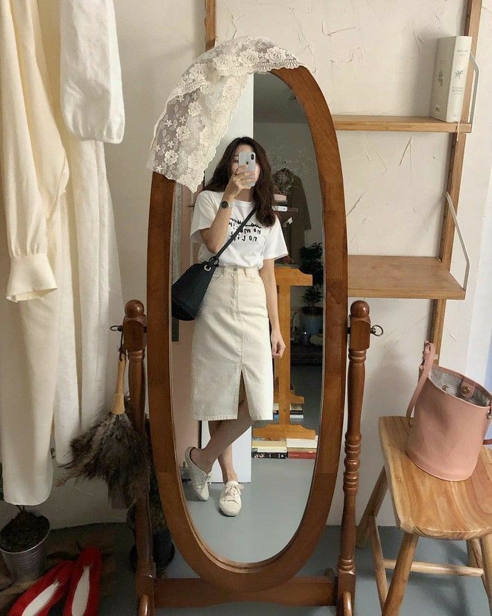 Trousers And Sneakers Outfit Summer, Korean Style Summer Outfits, Casual Outfits With Skirts, Casual Outfits Skirt, Medium Hair Korean, Korean Hairstyle Medium, Style Skirt Outfit, Day Dress Outfit, Long Hair Korean