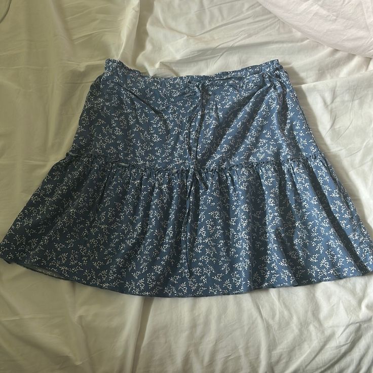 Adjustable Waistband, Never Worn Blue Flared Skirt For Brunch, Blue Flowy Mini Skirt For Brunch, Flowy Blue Mini Skirt For Brunch, Casual Blue Skirt For Vacation, Casual Light Blue Skort For Day Out, Casual Light Blue Skirt For Day Out, Light Blue Casual Mini Skirt For Spring, Casual Blue Skort For Day Out, Casual Blue Skirt For Day Out