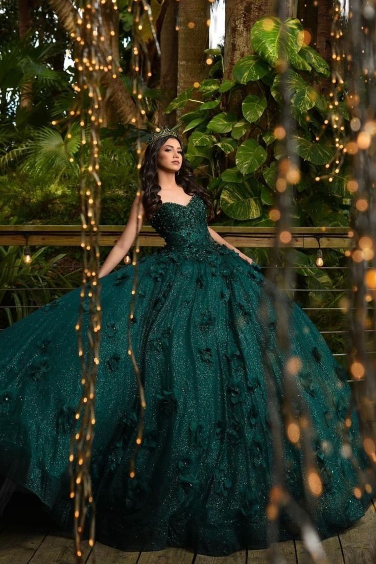 Quinceanera Dresses Green, Emerald Green Quinceanera Dresses, Navy Blue Quinceanera Dresses, Green Quince Dress, Green Quinceanera Dresses, Xv Dresses, Quinceanera Dresses Gold, Mexican Quinceanera Dresses, Quinceanera Themes Dresses