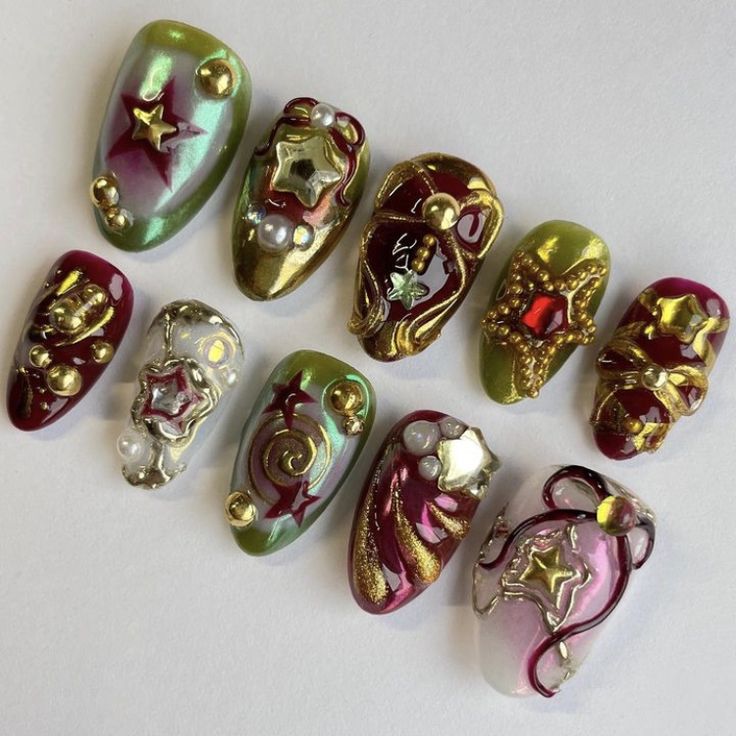 Christmas Nails Vintage, Maximalist Christmas Nails, Clutter Nails, Vintage Christmas Nails, Medieval Nails, Whimsigoth Nails, Maximalist Nails, Alice In Wonderland Nails, Hippie Nails