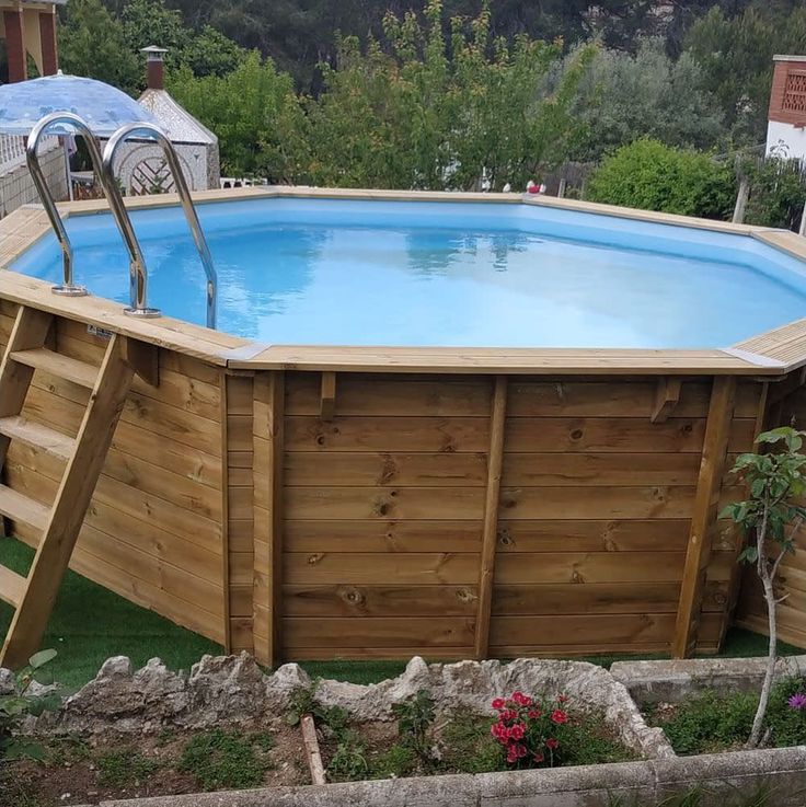 an above ground swimming pool with steps leading up to it and a ladder in the middle