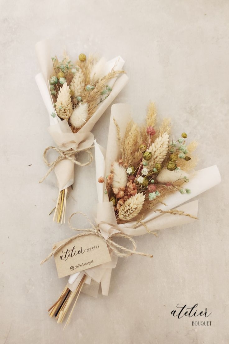 Surprise and delight your wedding guests with these charming dried mini bouquets, perfect for gifting as a heartfelt thank-you. One bouquet is slightly larger than the other and features delicate white and pink flowers. The other is a smaller version, perfect for holding and admiring up close. Each bouquet is made with attention to detail that matches your wedding colors. These timeless bouquets are sure to delight all of your guests, and serve as a cherished reminder of your special day." Single Dried Flower Bouquet, Small Dry Flower Bouquet, Mini Dried Bouquet, Dried Flowers Ideas Bouquet, Dried Flowers Bouquet Gift, Dried Flower Bouquet Tutorial, Dried Flowers Gift Ideas, Diy Mini Bouquet, Dried Floral Centerpieces