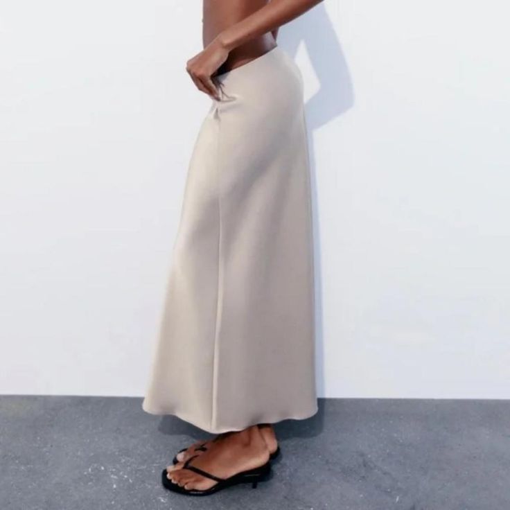 New With Tag Zara S/S 2024 Collection Midi Skirt Made Of Satin Effect Fabric. High Elastic Waist. Taupe Gray 5427/453 Outer Shell 97% Polyester 3% Elastane Clothing Care Guide: Machine Wash Max. 30c/86f Delicate Cycle Do Not Use Bleach / Whitener Iron Maximum 110c/230f Tetrachloroethylene Dry Clean Do Not Tumble Dry Zara Skirt, Zara Skirts, Clothing Care, 2024 Collection, Midi Skirt, Elastic Waist, Bleach, Womens Skirt, Dry Clean