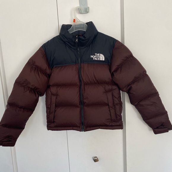 The North Face puffer 700 brown Brown North Face Puffer, Brown North Face, The North Face Puffer, North Face Puffer Jacket, The North Face Jackets, North Face Jackets, Christmas Aesthetic, North Face, Black And Brown