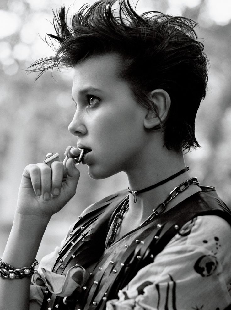 Millie Bobby Brown Manages To Be More Badass Than Eleven In This Photoshoot Stranger Things Style, 2016 Year, Pose Model, Rhonda Byrne, Cooler Style, Bobby Brown Stranger Things, Puffy Paint, Maddie Ziegler, Rock Punk