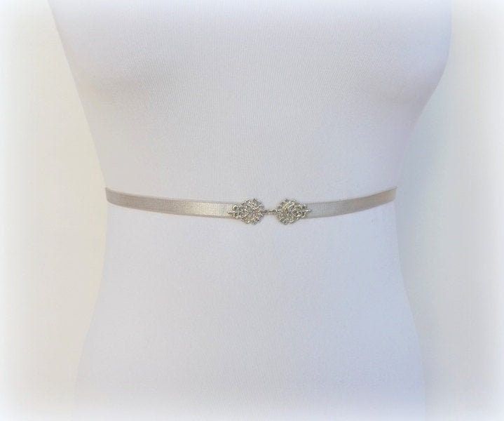 Women's thin silver elastic vintage jeweled waist belt by MissLaceAccessories on Etsy Silver Waist Belt, Pearl Wedding Dress Belt, Bridesmaid Belt, Silver Centerpiece, Lace Tube Top, Waist Belts, Wedding Dress Belt, Elastic Waist Dress, Silver Belt