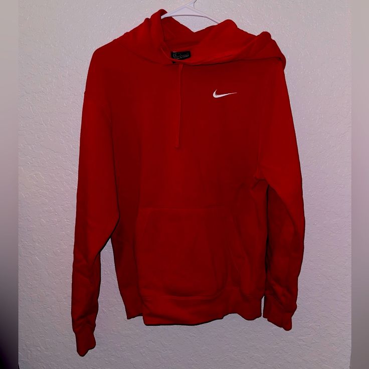 Never Worn Nike Red Hoodie For Fall, Red Nike Hooded Top, Red Nike Sweatshirt For Streetwear, Nike Red Sweatshirt For Streetwear, Red Nike Sweatshirt With Drawstring Hood, Red Nike Hooded Sweatshirt, Nike Sporty Red Sweatshirt, Nike Red Casual Hoodie, Nike Red Sporty Sweatshirt