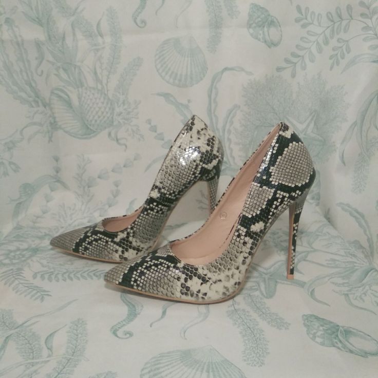 Snakeskin Leather Print Pumps Snake Print Pointed Toe Party Heels, Pointed Toe Snake Print Heels For Party, Snake Print Pointed Toe Heels For Party, Printed Leather, Snake Skin, Shoes Women Heels, Black Silver, Shoes Heels, Pumps